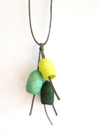 Necklace with 3 silk cocoons Greens